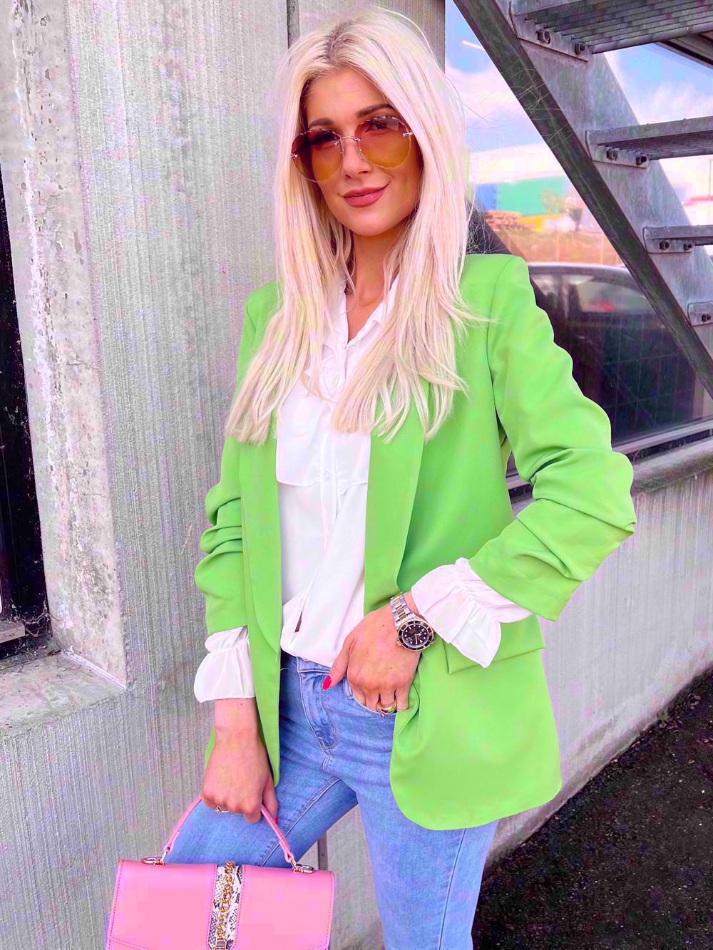 Mila - Snygg blazer med rynka på ärmen